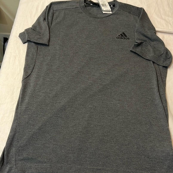 ADIDAS T-SHIRTS SIZE MEDIUM - Picture 2 of 5